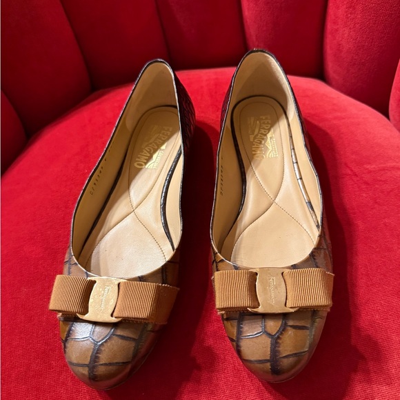 SALVATORE FERRAGAMO OMBRE CROC FLATS 9 - Picture 4 of 11